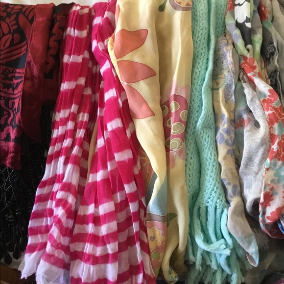 22 SCARVES! Various sizes, fabrics and styles! A complete Scarf Wardrobe! - Picture 6 of 10